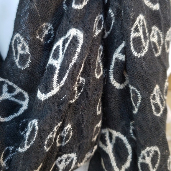 Peace Sign Scarf in Black & White with Fringe - Picture 2 of 2